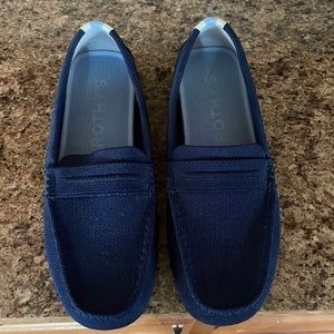 Rothy’s “The diver” in navy blue.